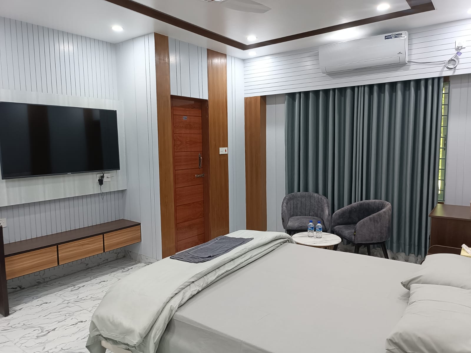 Welcome to Zamzam Guest House, a comfortable and affordable place to stay in Feni, Bangladesh.